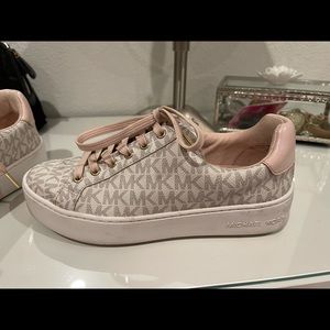 Michael Kors Poppy powder blush size 6.5